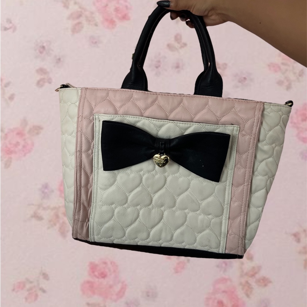 🎀 betsey johnson quilted hearts tote! 🎀
